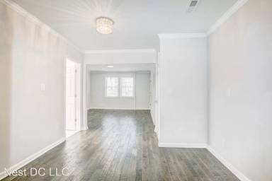 Main picture of 257 Newcomb St SE