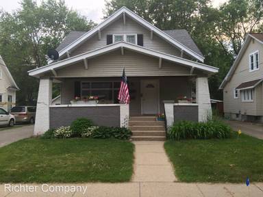 Main picture of 2447 Wyoming Ave SW