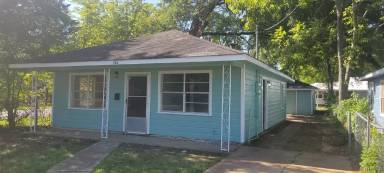 Main picture of 702 W 72nd St
