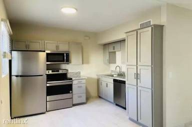 Main picture of 501 E Glenn St