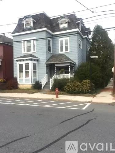 Main picture of 12 E Main St