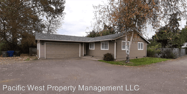 Main picture of 4429 Sesame Ln NE