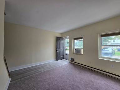 Main picture of 721 Center St