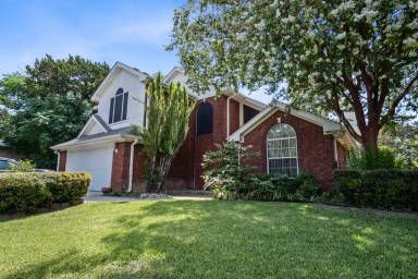 Main picture of 120 Wind Ridge Dr