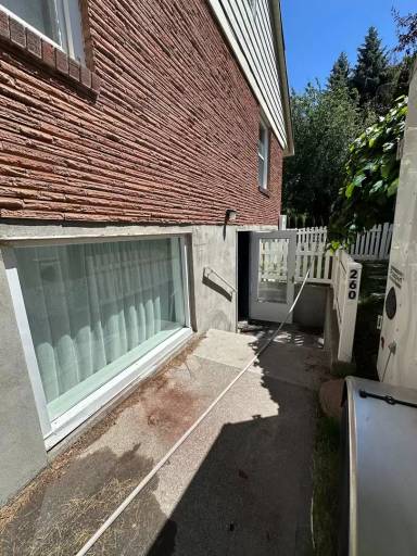 Main picture of 260 E 2nd S