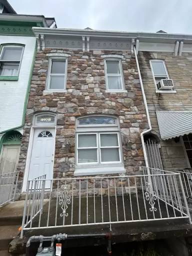 Main picture of 1030 Elm St