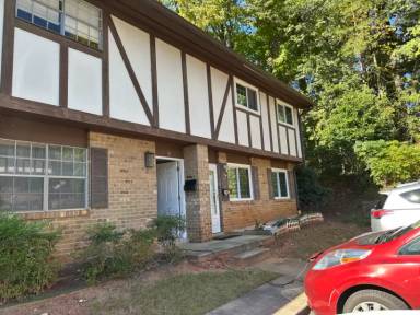 Main picture of 2948 N DeKalb Dr