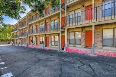 Main picture of 3000 Guadalupe St