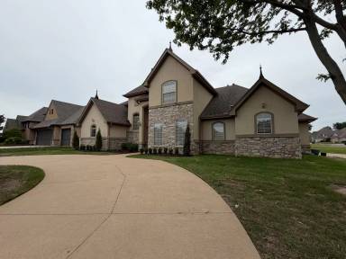 Main picture of 3605 N Narcissus Ave