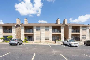 Main picture of 400 E Pearl St