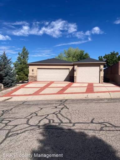 Main picture of 2216 W Cedar Hills Dr