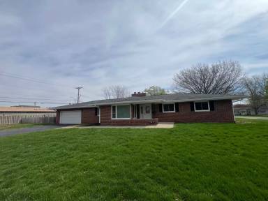 Main picture of 2 Robinhood Ln