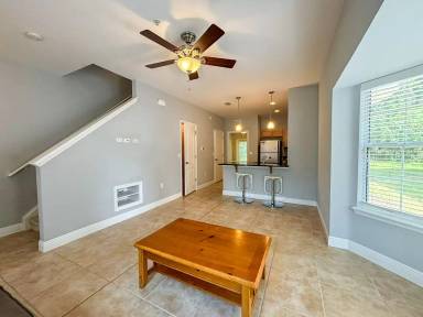 Main picture of 2960 SW 35th Pl