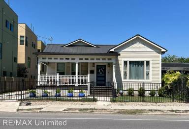 Main picture of 1511 S Presa St