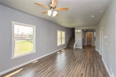 Main picture of 916 6th St SW