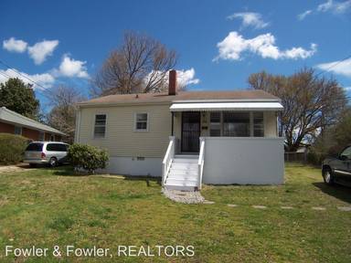 Main picture of 606 Clover Dr