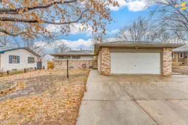 Main picture of 8410 E Castle Dr
