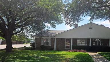 Main picture of 801 Livingston Dr