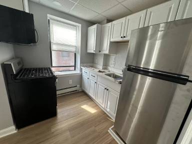 Main picture of 775 Main St