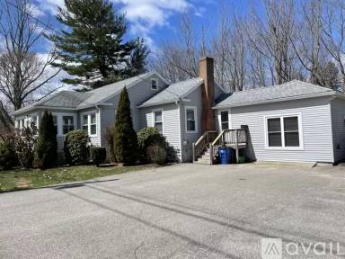 Main picture of 1447 Islington St