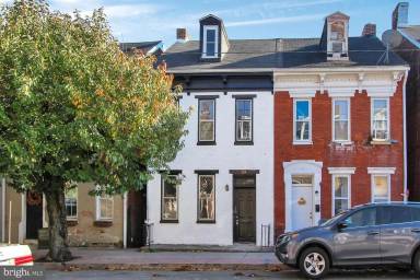 Main picture of 324 W Princess St