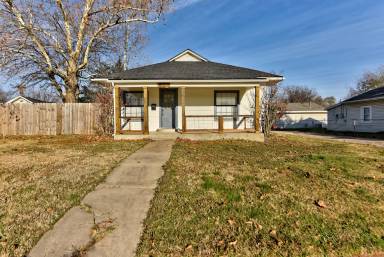 Main picture of 807 E Main St