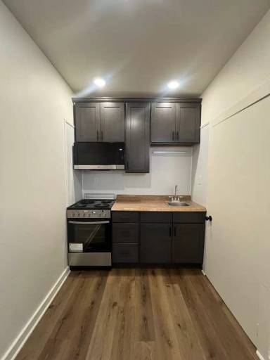 Main picture of 207 W King St