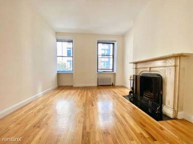 Main picture of 126 E 24th St