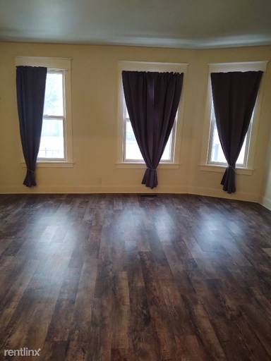 Main picture of 1120 N Division St