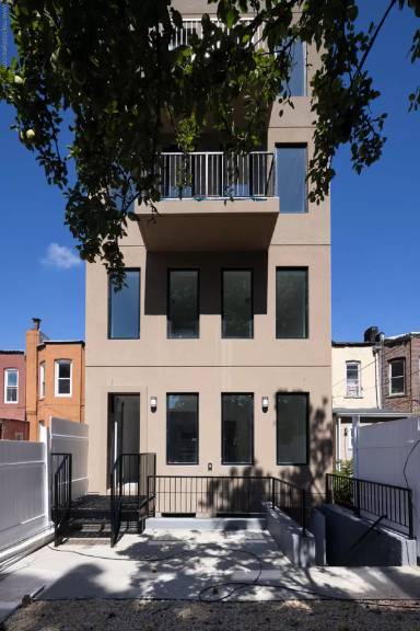 Main picture of 1266 Park Pl