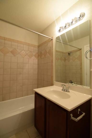 Main picture of 104 Penrose Ln