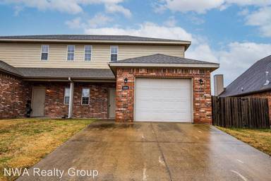 Main picture of 300 Copper Oaks Dr