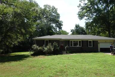 Main picture of 200 Wood Dr