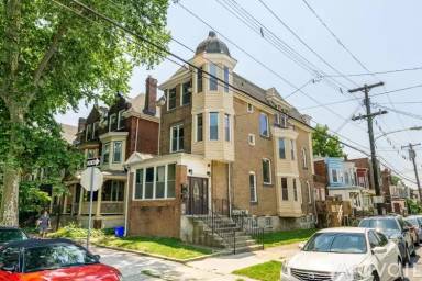Main picture of 800 S Saint Bernard St