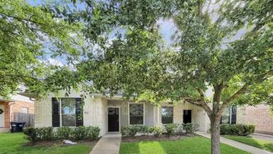 Main picture of 3800-30 Oldenburg Ln