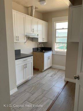 Main picture of 2906 S San Pedro St