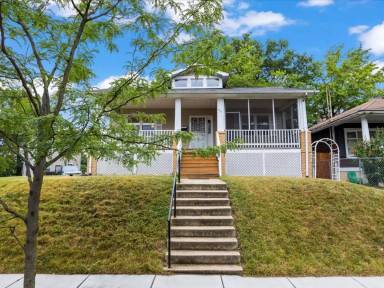 Main picture of 65 53rd Pl SE