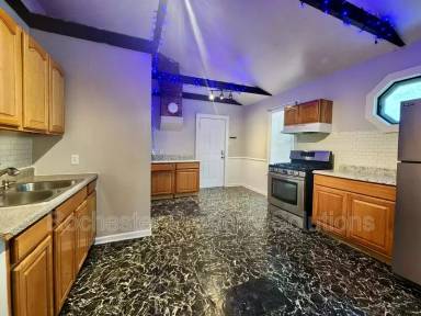 Main picture of 981 Exchange St