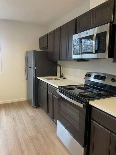Main picture of 525 7th St NE