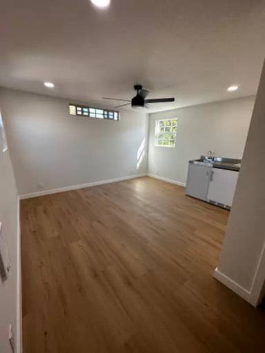 Main picture of 3770 Clinton St