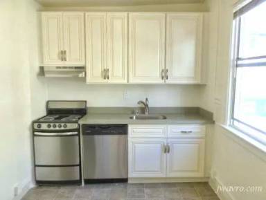 Main picture of 60 Leavenworth St