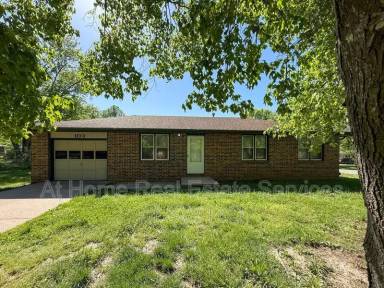 Main picture of 103 S Cottonwood Ave