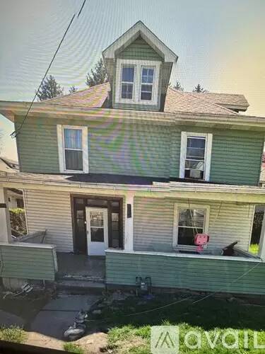 Main picture of 590 Clark St