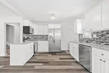 Main picture of 3405 Somme Ave