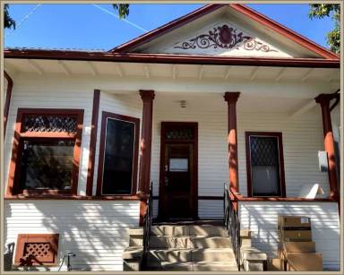 Main picture of 2143 Portland St