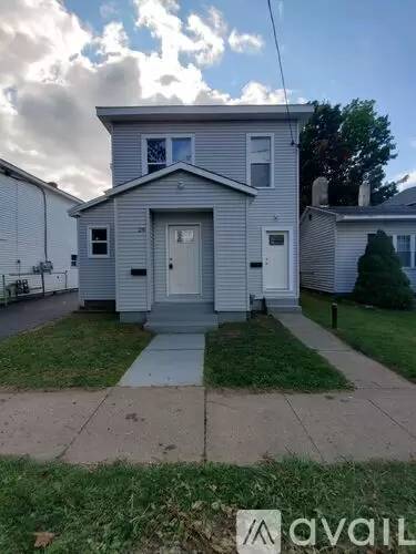 Main picture of 28 Syracuse St