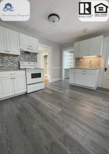 Main picture of 15 Pleasant Street