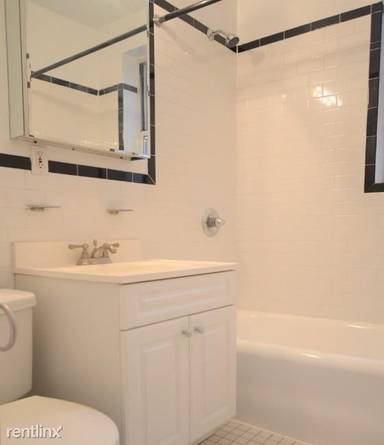 Main picture of 117 W 13th St