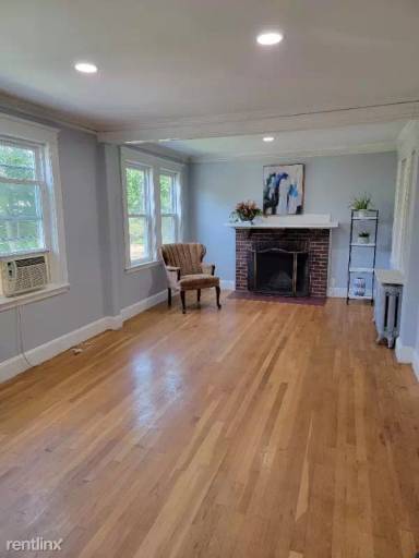 Main picture of 105 Ripley St