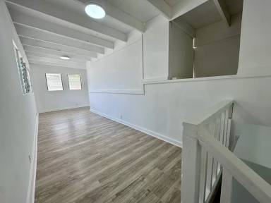 Main picture of 1727 Mahani Loop